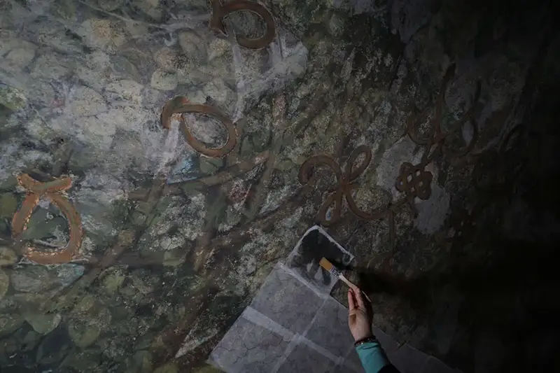 Marina Vece works on restoring the Sala delle Asse, part of the newly created Leonardo da Vinci itineraries inside Milan’s Sforza Castle, Italy, Tuesday, Jan. 20, 2026. (AP Photo/Antonio Calanni)