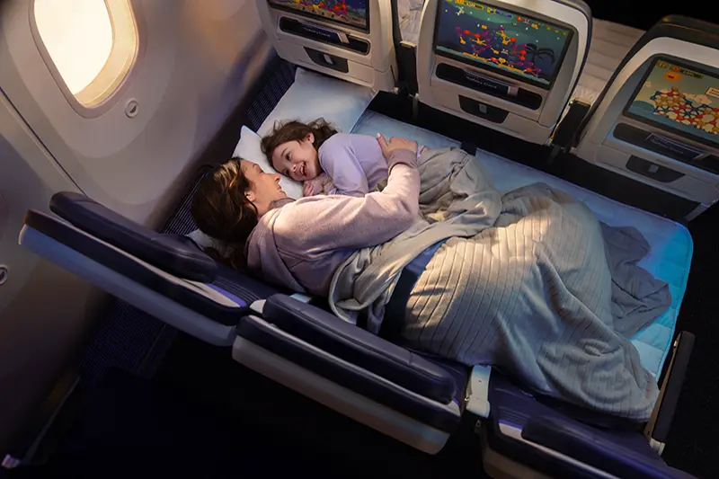 Concept photos for United Airlines' Relax Row economy seats. Credit : United Airlines