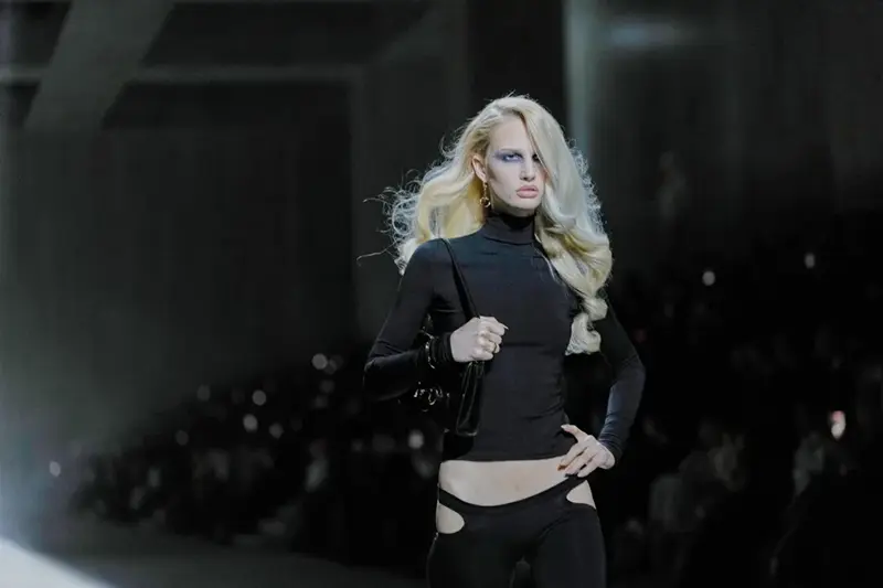 A model wears a creation from the Gucci Fall/Winter 2026-2027 Men/Women’s collection, presented in Milan, Italy, Friday, Feb. 27, 2026. (AP Photo/Luca Bruno)