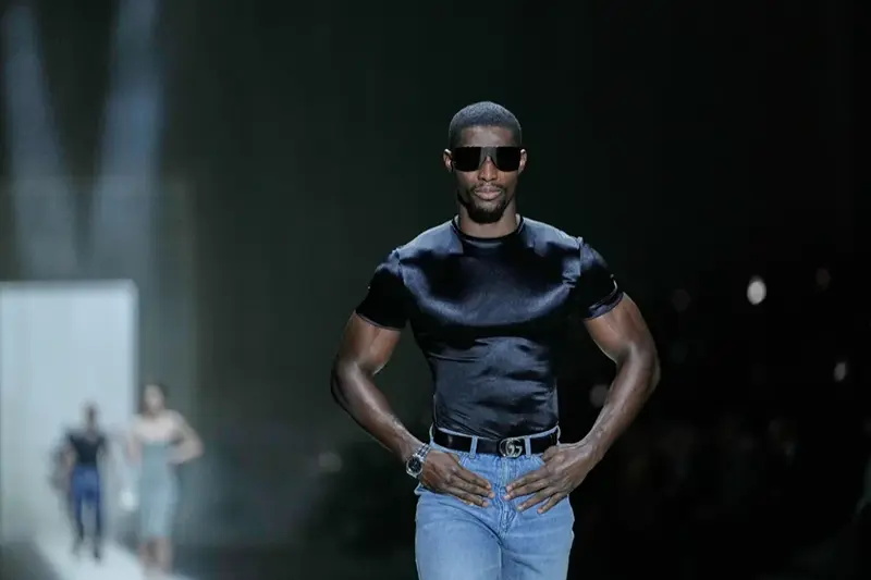 A model wears a creation from the Gucci Fall/Winter 2026-2027 Men/Women’s collection, presented in Milan, Italy, Friday, Feb. 27, 2026. (AP Photo/Luca Bruno)