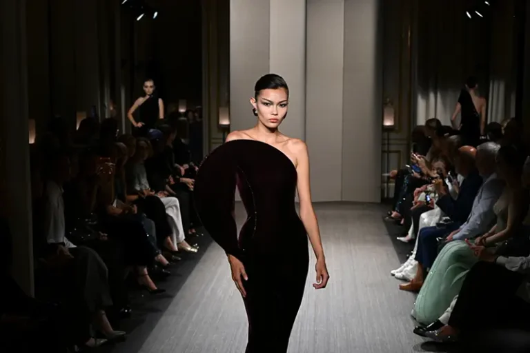 A model wears a creation as part of the Giorgio Armani Privé Haute Couture Fall/Winter 2026-2027 Women’s collection presented in Paris, Tuesday, July 7, 2026. (AP Photo/Emma Da Silva)