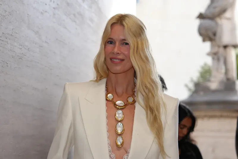 Claudia Schiffer attends the Chloe Womenswear Spring Summer 2027 collection presented in Paris, Thursday, Oct. 1, 2026. (AP Photo/Aurelien Morissard)